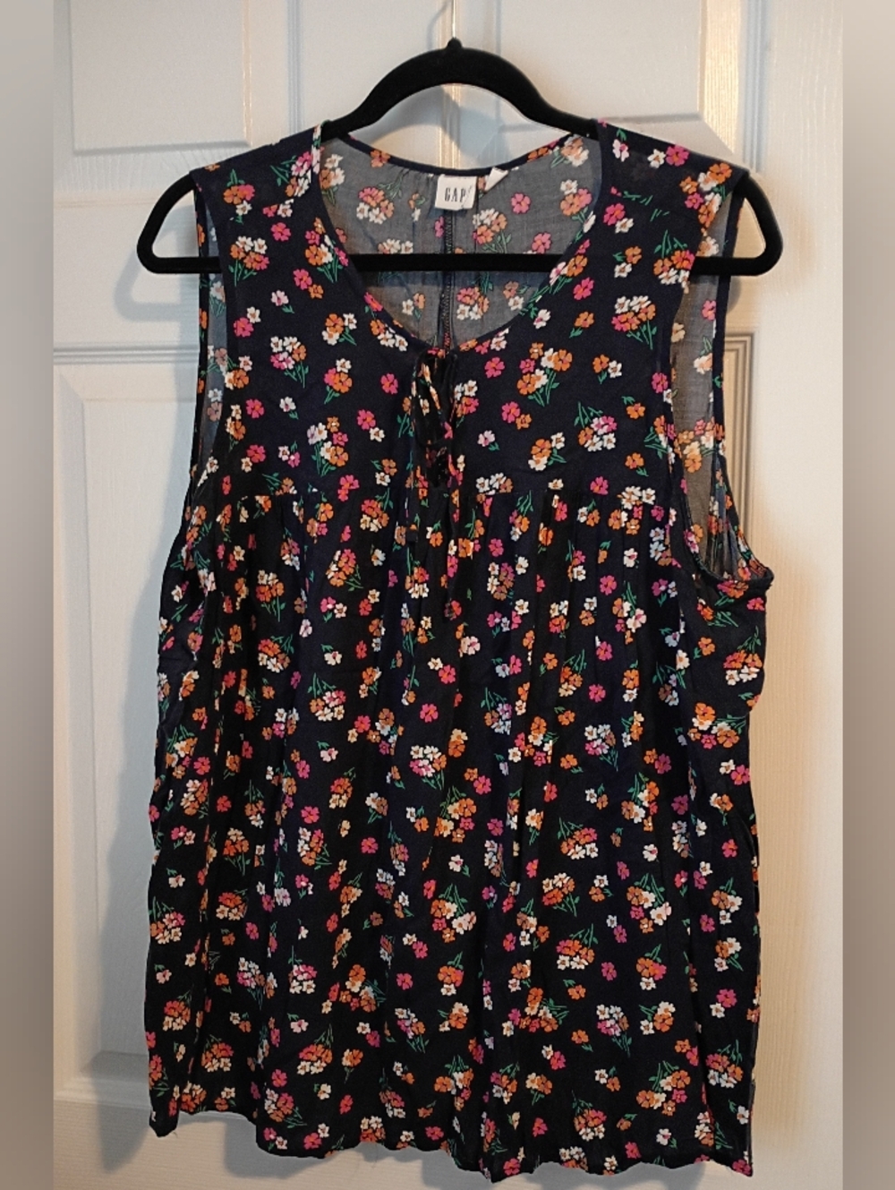 GAP Black Floral Tie-Front Sleeveless Camisole